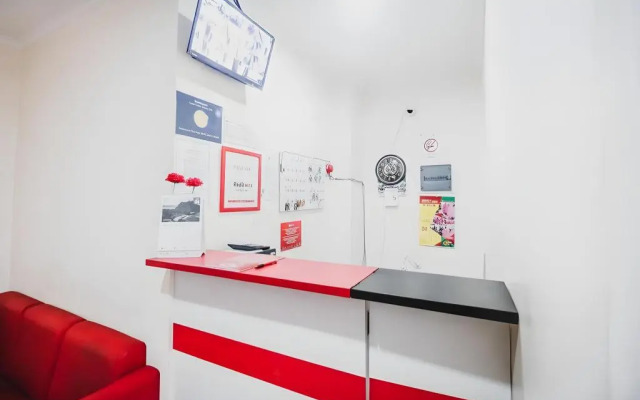 RedDoorz Plus near Mall Ciputra Jakarta