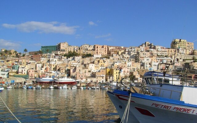 Holiday Home in Sciacca with Veranda, Terrace, BBQ, Storage
