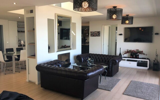 Ultimate Luxury on Lake Terrace