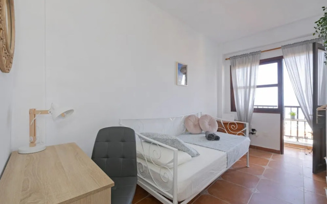 Rooftop View Escape 1 Min to Center Fast Wifi