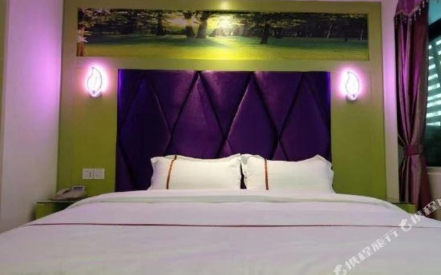 Zhongchao Theme Hotel (Shenzhen Luohu Wenjin Subway Station)