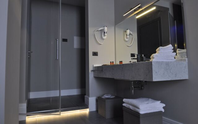 Place 24 Suites & Wellness