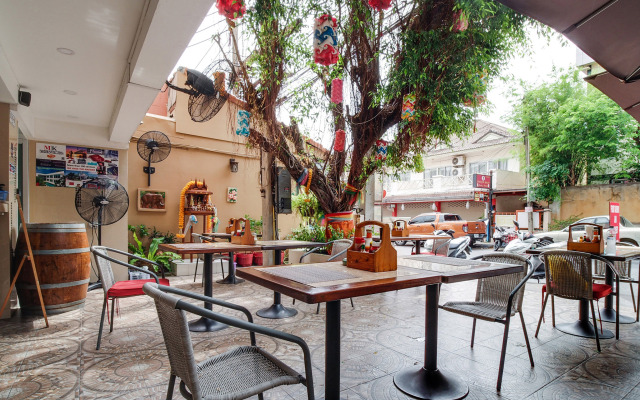 Patumnak Beach Guesthouse