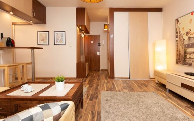 Apartments Warsaw Hoza by Renters