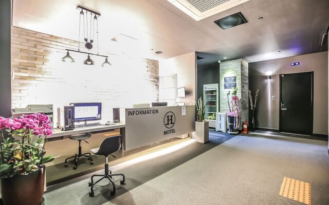 Eumseong Chungbukyeoksindosi H Motel