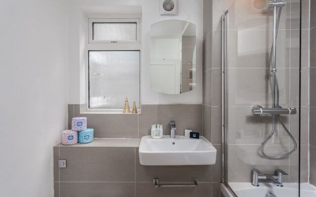 Stylish Manor Park Nest - AWX