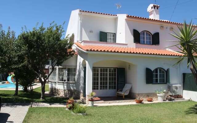 Sesimbra Stylish Villa by Homing