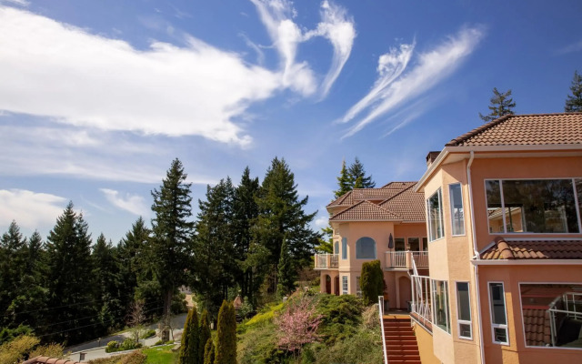 Villa Eyrie Resort
