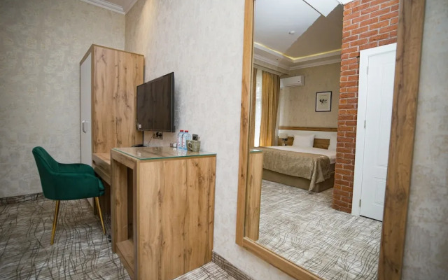 Lakeside Hotel & Spa