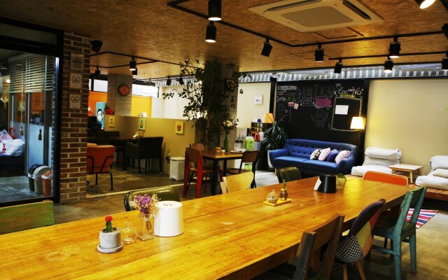 Travelers Planet Studio Type Hostel
