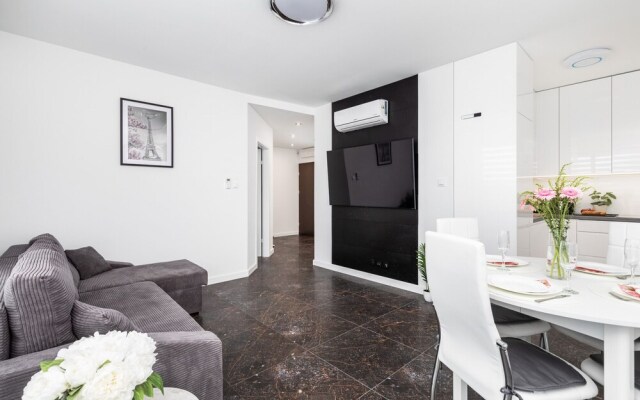 Seaside Apartment With AC by Renters