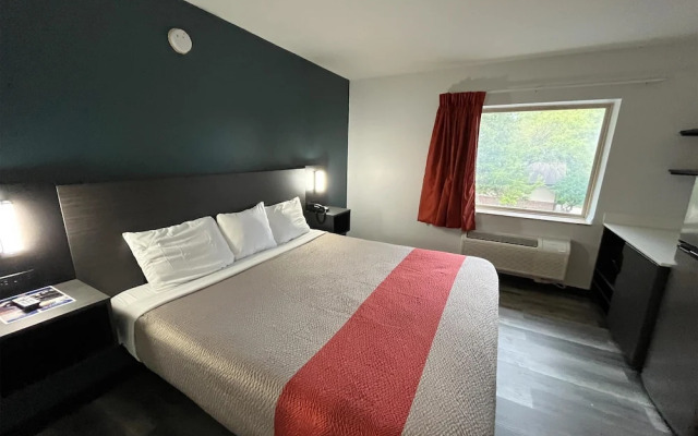 Studio 6 Suites Urbana, IL