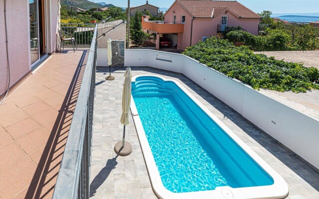 Stunning Apartment in Plano With Outdoor Swimming Pool, Wifi and 2 Bedrooms