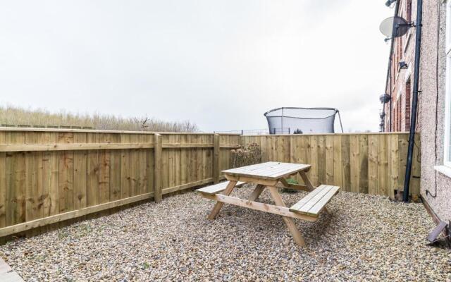 East House-sleeps 5-pet Friendly-garden - Parking