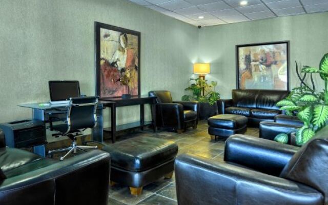 Clarion Inn & Suites Russellville I40