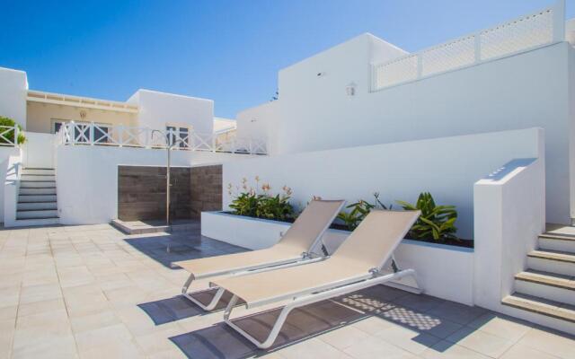 Flower Beach Suite 25