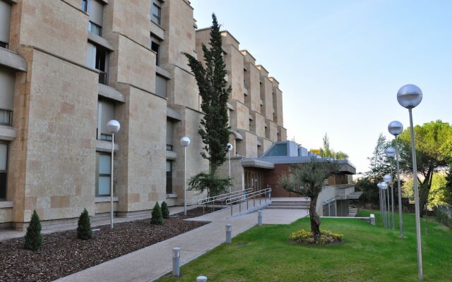 Colegio Mayor Resa Hernán Cortés - Centro Adscrito a REAJ