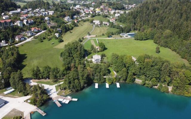 Apartments & Rooms Sebanc by Lake