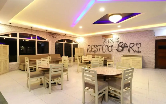 Oyo 30283 Rix'S Hotel And Resort