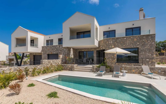 Villa Verena With Heated Pool