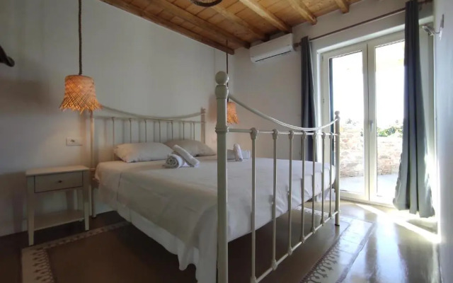 Traditional suites in Chora Kythnos #5
