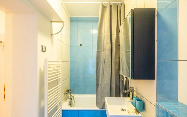 Downtown 2 rooms flat with garden and free garage parking