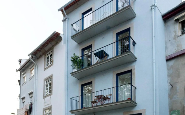 Riverside 2 Bedroom Apartment by DA'HOME