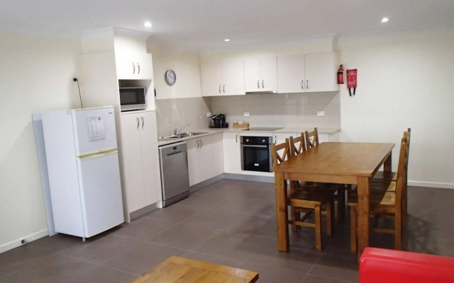 Manera Heights Apartment Motel