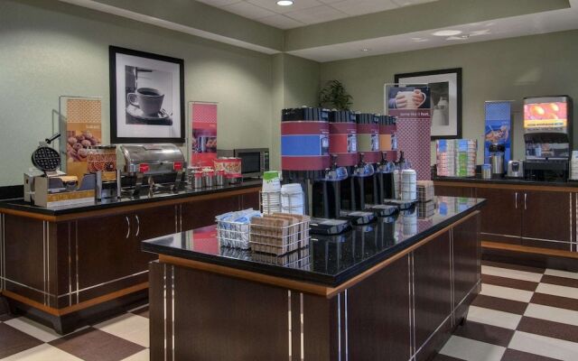 HAMPTON INN &amp; SUITES SMITHFIELD(H)
