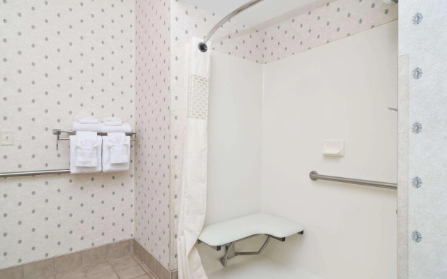 Spark by Hilton Newcomerstown