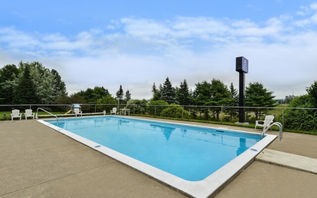 Canadas Best Value Inn and Suites Woodstock