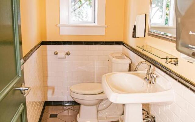 Salt Spring Inn