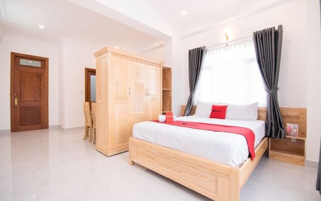 RedDoorz Plus Near Gia Dinh Park
