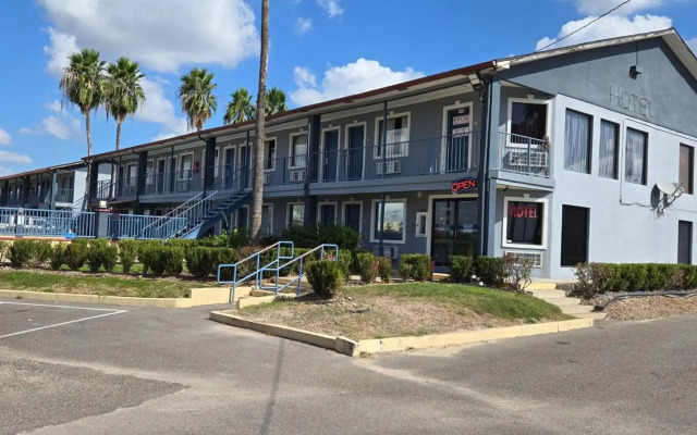 Deluxe Inn Airport