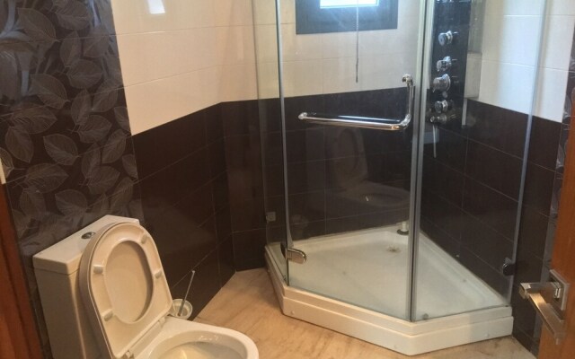 Luxurious 5 Bedrooms Villa Ref HI51053