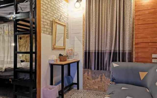 Gardenroom Home Stay And Cafe Suvarnabhumi