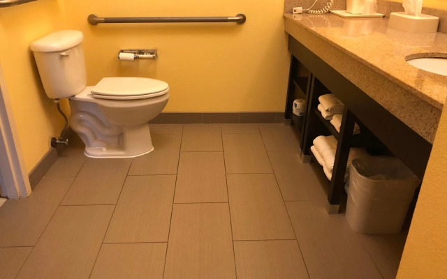 Comfort Inn & Suites