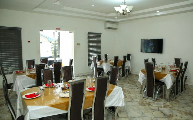 PoshLux Executive Hotel