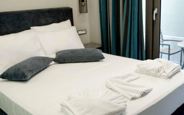 Makis Suite in the city