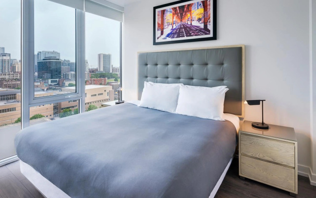Level Chicago – Old Town
