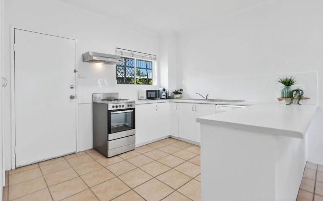 Cairns Tropical Bliss Swim In - Out Apt