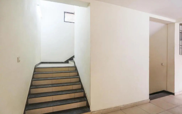 Hotel Red Queen by OYO Rooms