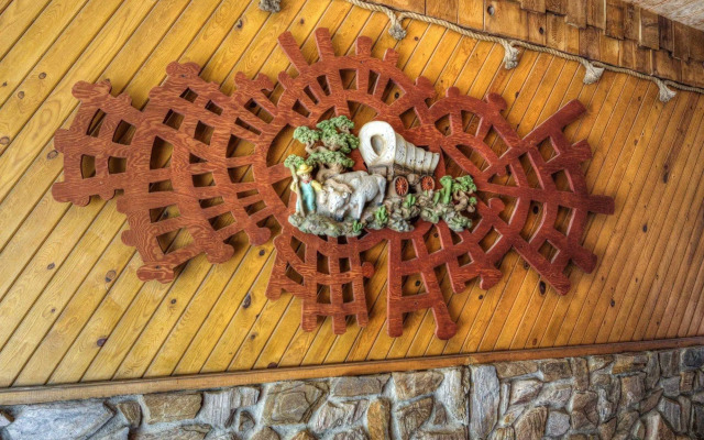 Cedar Wood Inn