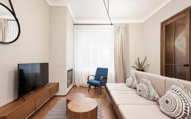 Kaunas Town Hall Apartment 5 by URBAN RENT