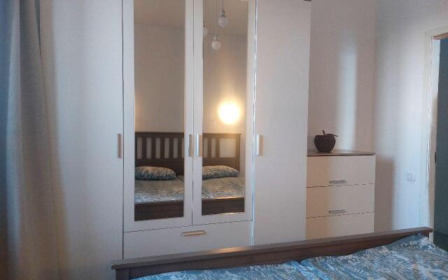 Olivinn на набережной Варкауса