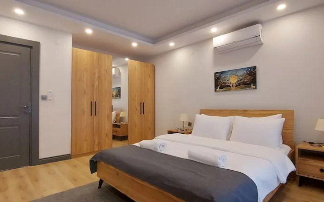 Professionally Maintained Spacious New Suites 2-2