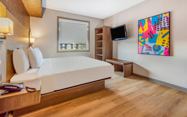 Days Inn & Suites by Wyndham West Edmonton