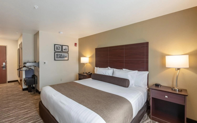 Cobblestone Hotel & Suites - Appleton International Airport