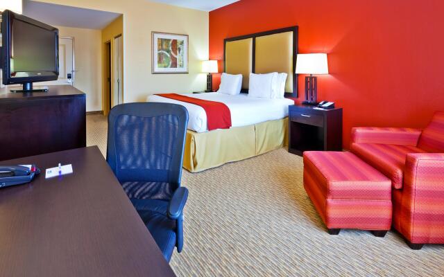 Holiday Inn Express Hotel and Suites Nashville-Opryland, an IHG Hotel