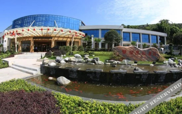 Menghu Holiday Hotel